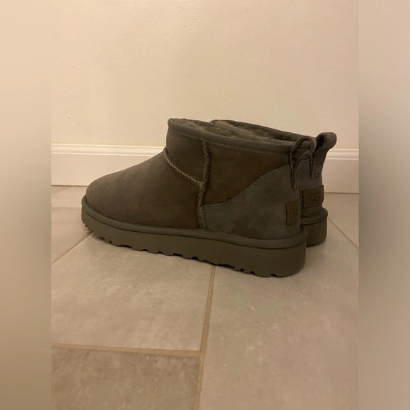 NEW UGG Suede Classic Ultra Mini Boots Grey Size US 9/EU 40 - Picture 8 of 8